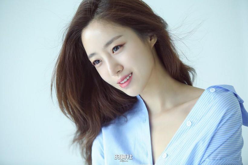 Eun-jeong Ham咸恩静隶属哪个女团成员？怎样帅气容颜突破甜美模样？